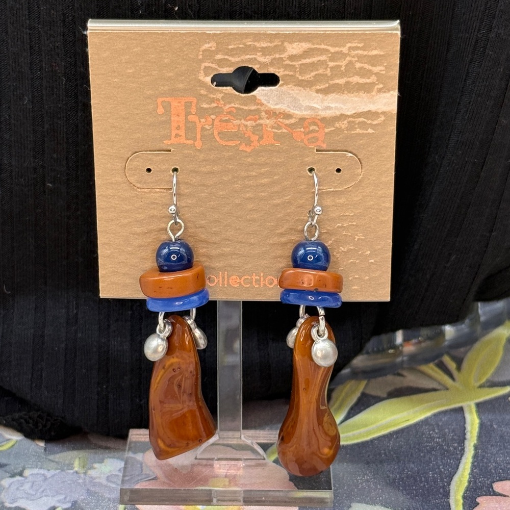 ⭐️Treska blue brown dangle charm earrings NWOT